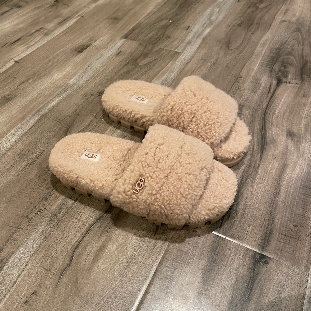 UGG Cozetta Curly Slipper Slides
